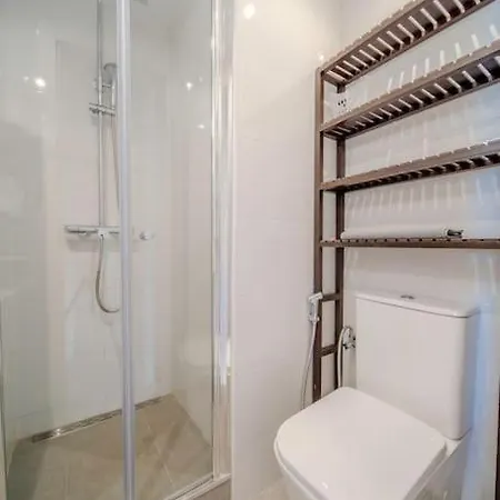 2 Bed Apartment, Big Terrace, Pool, Views + Beach!