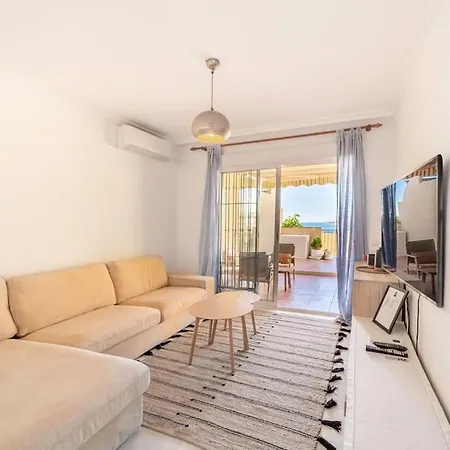 2 Bed Apartment, Big Terrace, Pool, Views + Beach! Apartament Benalmádena