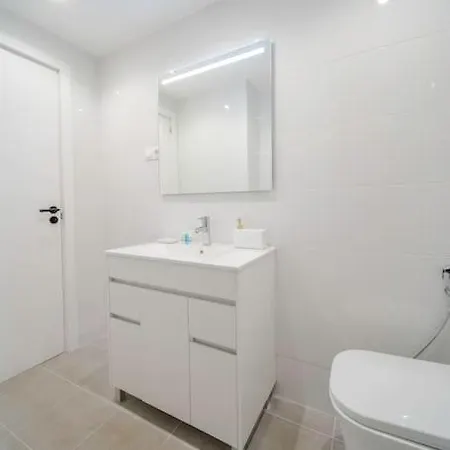 2 Bed Apartment, Big Terrace, Pool, Views + Beach! * Benalmadena