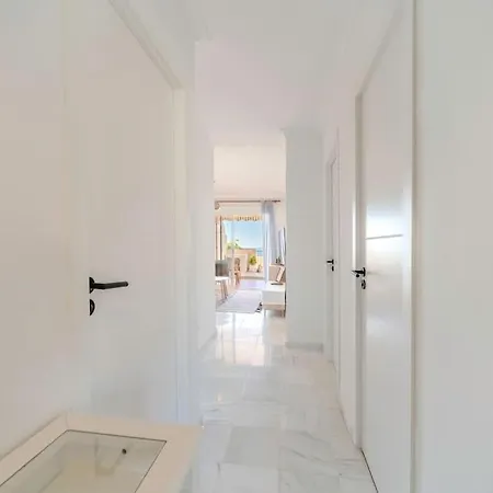 Apartment 2 Bed Apartment, Big Terrace, Pool, Views + Beach! *