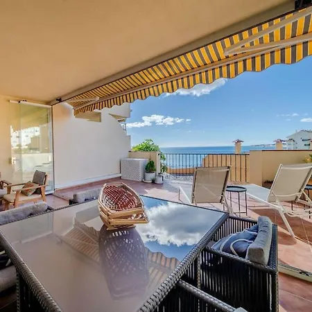 Apartment 2 Bed Apartment, Big Terrace, Pool, Views + Beach! Benalmadena