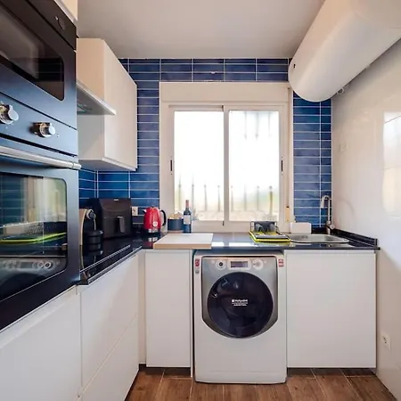 2 Bed Apartment, Big Terrace, Pool, Views + Beach!