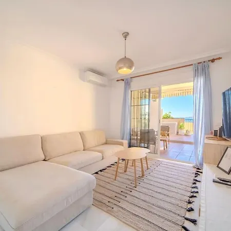 2 Bed Apartment, Big Terrace, Pool, Views + Beach! * Benalmadena